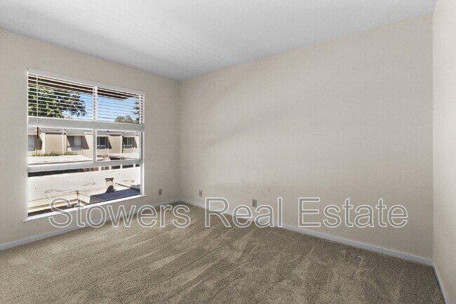 Building Photo - 433 Garden Creek Pl
