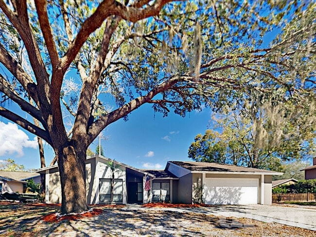 Building Photo - 610 Oakmoss Dr