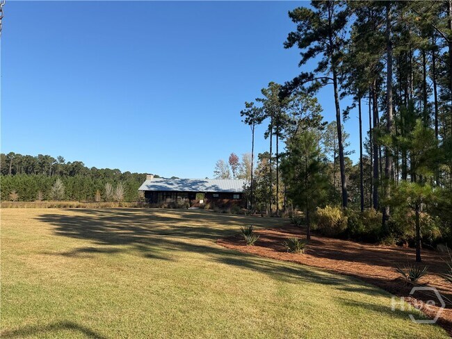 Building Photo - 247 Crosstown Ave