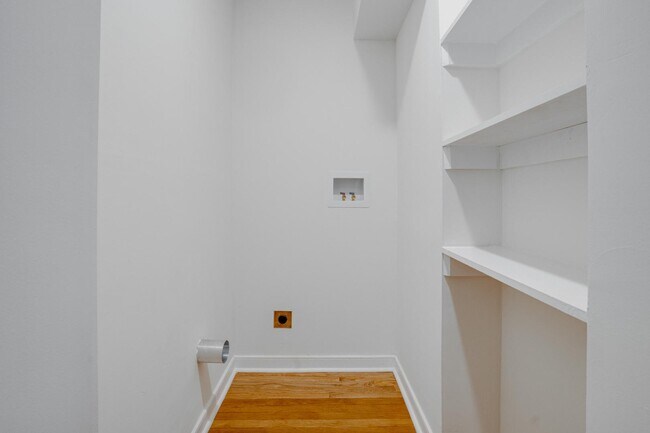 Building Photo - 2403 Flint St