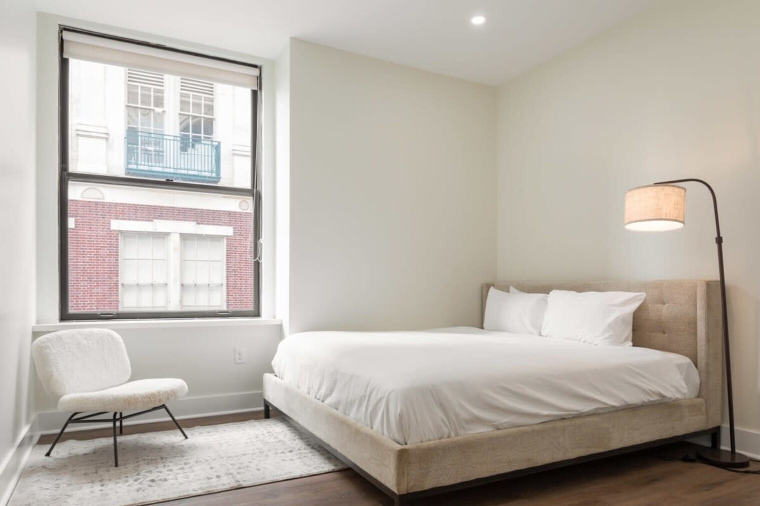 Building Photo - 150 S 6th St