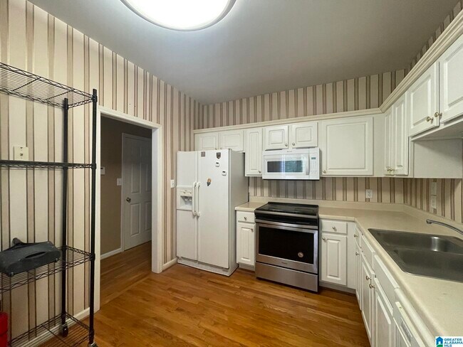 Building Photo - 1727 Ashwood Dr