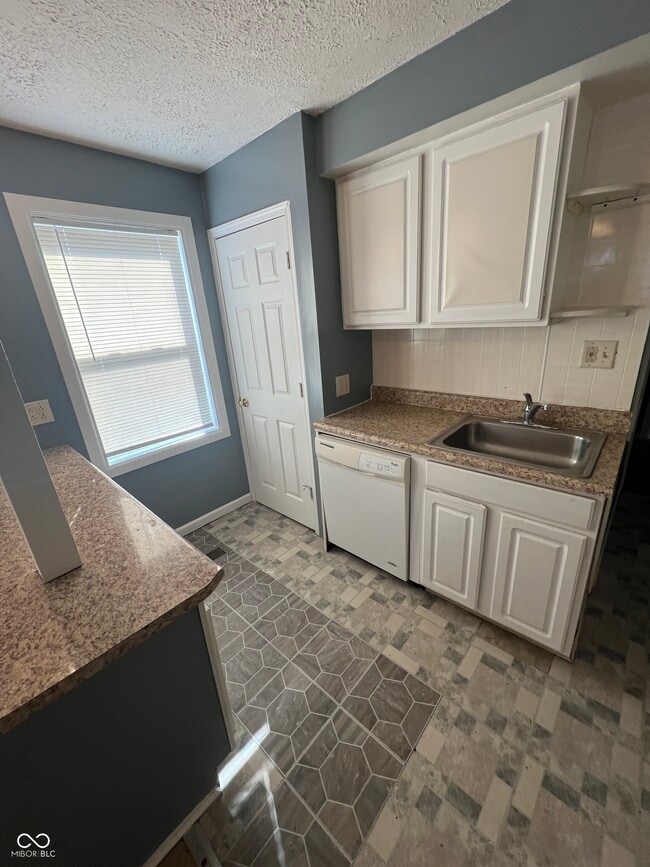 Building Photo - 918 N Kealing Ave