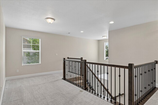 Building Photo - 5355 Canyon View Dr