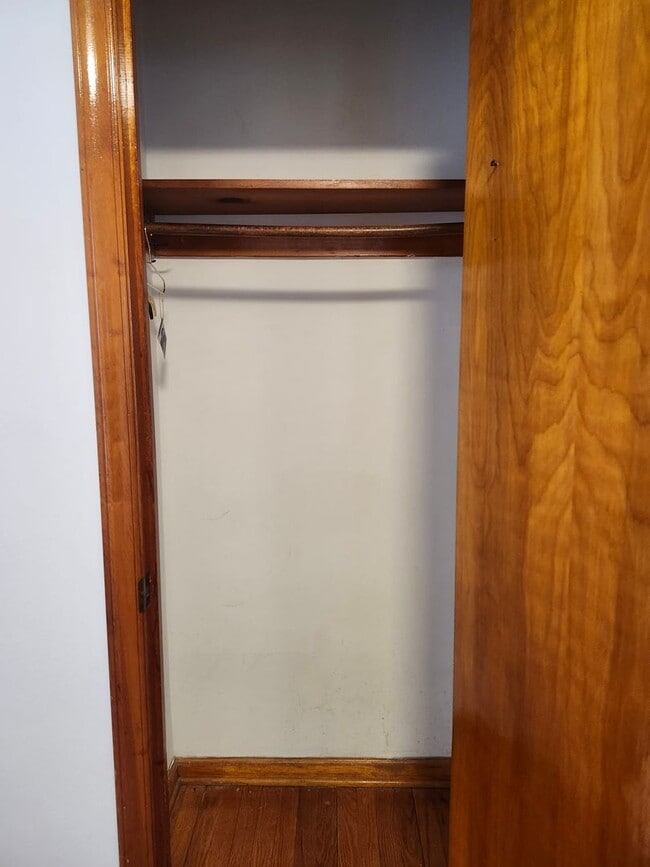 Building Photo - Single family home in great neighborhood!