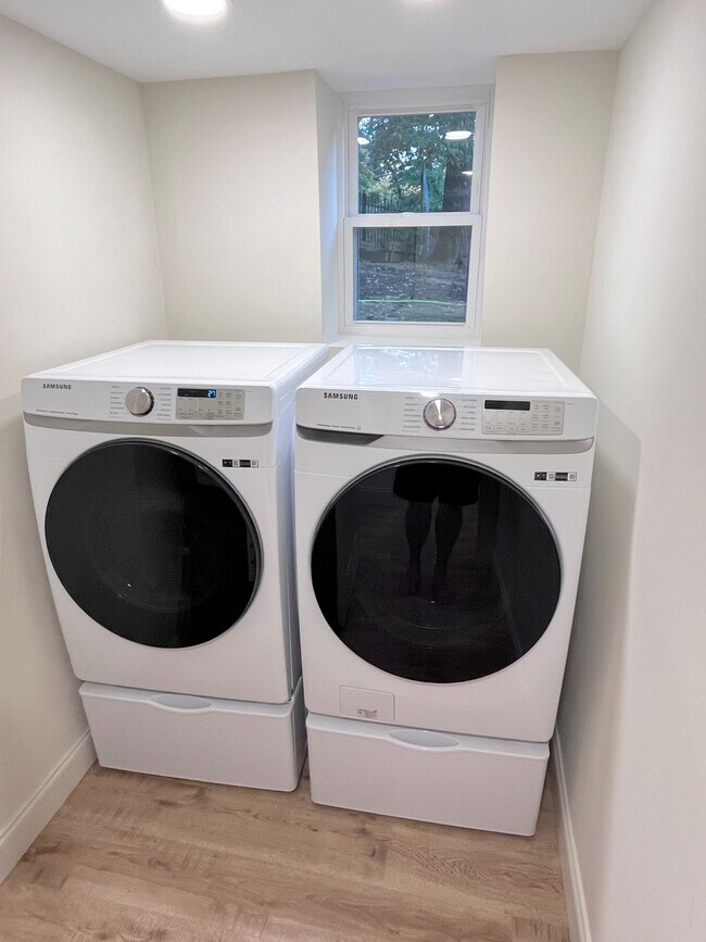 Building Photo - 1140 Park Hill Cir