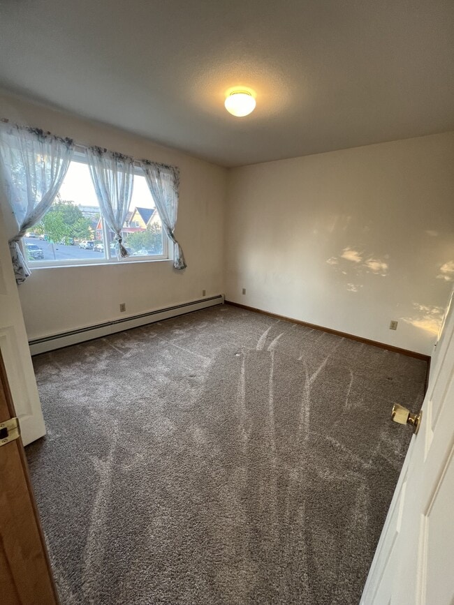 Building Photo - 201 W Geyser St