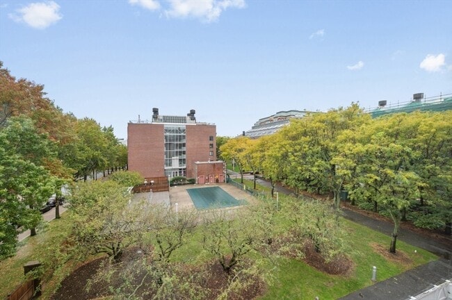 Building Photo - 42 8th St