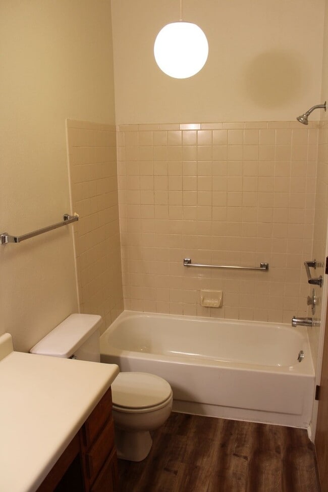 Building Photo - Wonderful 2 Bed Condo in Great Location