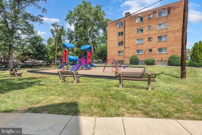 Building Photo - 5111 8th Rd S