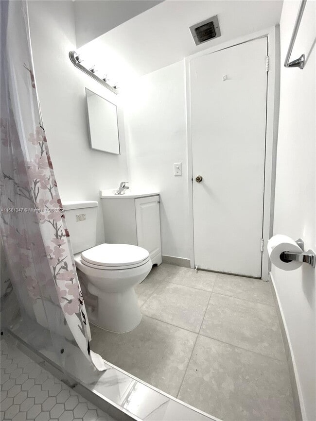 Building Photo - 3360 SW 6th St