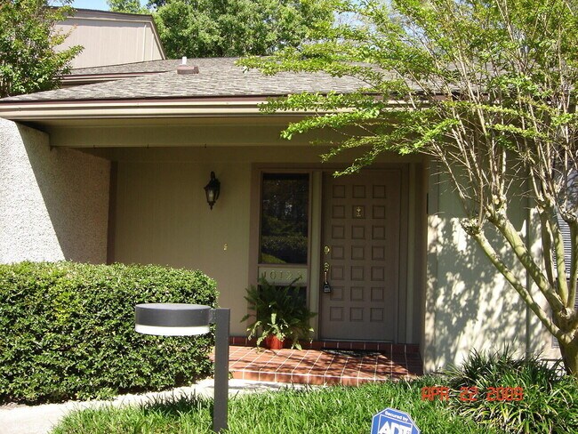 Building Photo - 10123 Cross Green Way