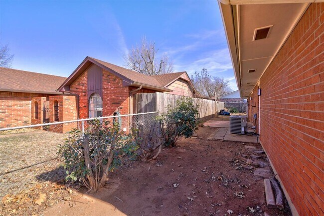 Building Photo - 629 Parkhurst Terrace