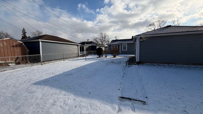 Building Photo - 3528 Adams St