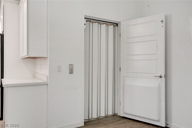 Building Photo - 5730 Sky Pointe Dr