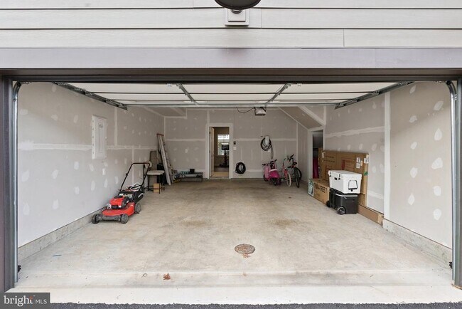 Building Photo - 1750 Blue Spruce St