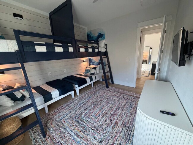 Building Photo - 867 Bowers Ln