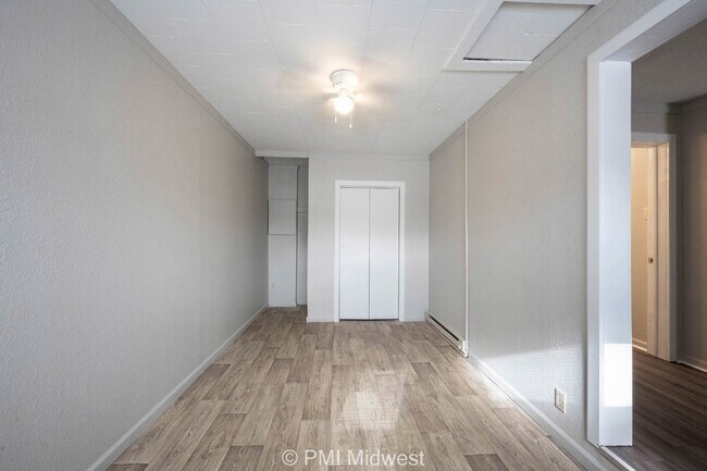Building Photo - "Cozy 1-Bedroom Retreat: Perfectly Located Gem in Greenfield, IN!"