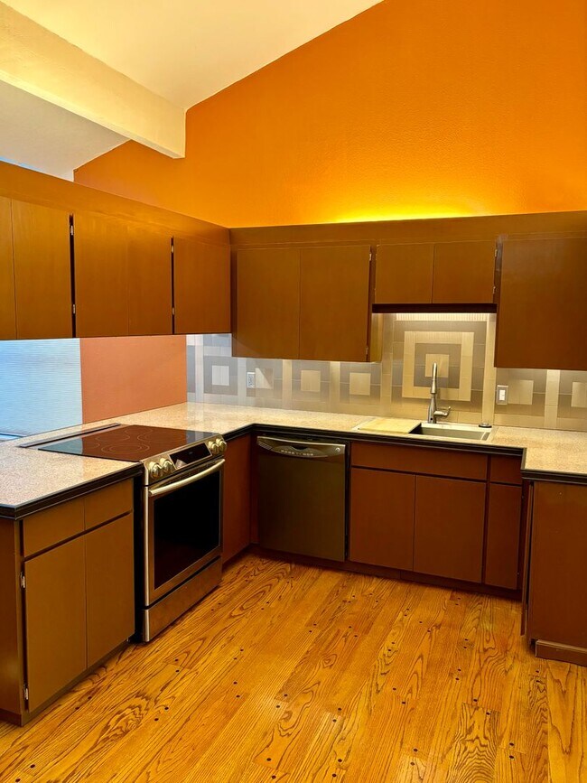 Building Photo - 3 Bed / 3 bath Sahalee single family home ...