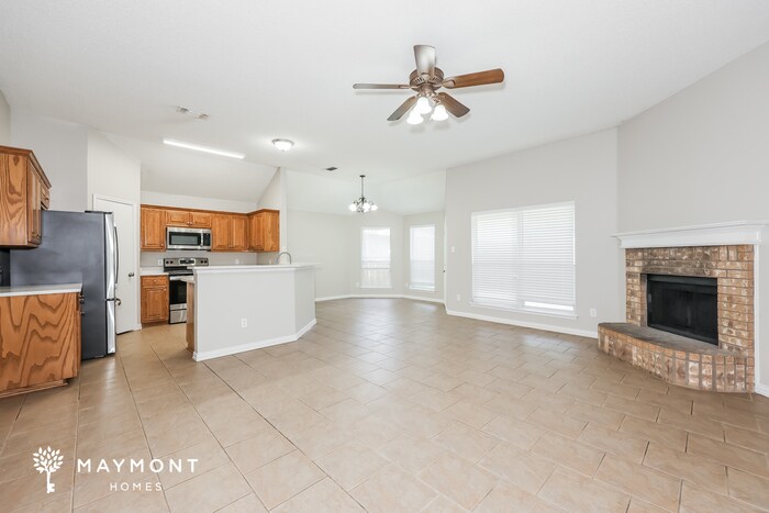 Building Photo - 605 Crestview Ct