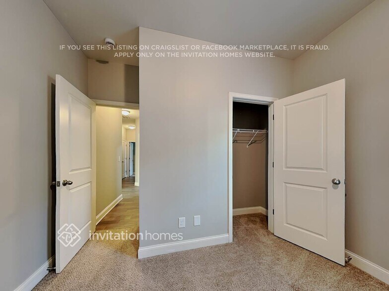 Building Photo - 2813 Santiago Circle