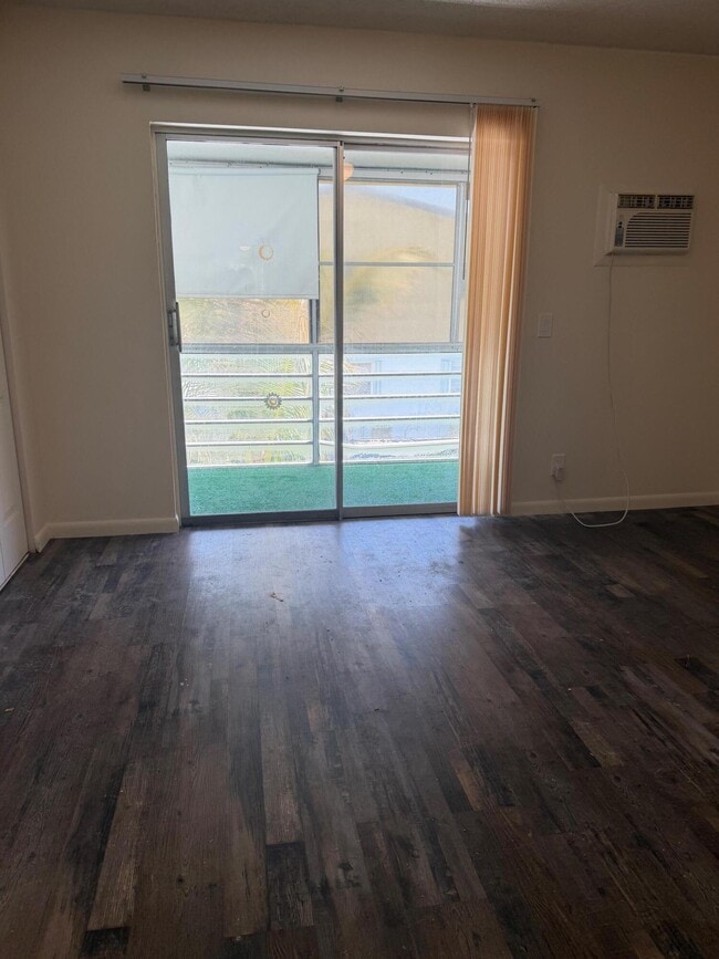 Building Photo - 180 Windsor E