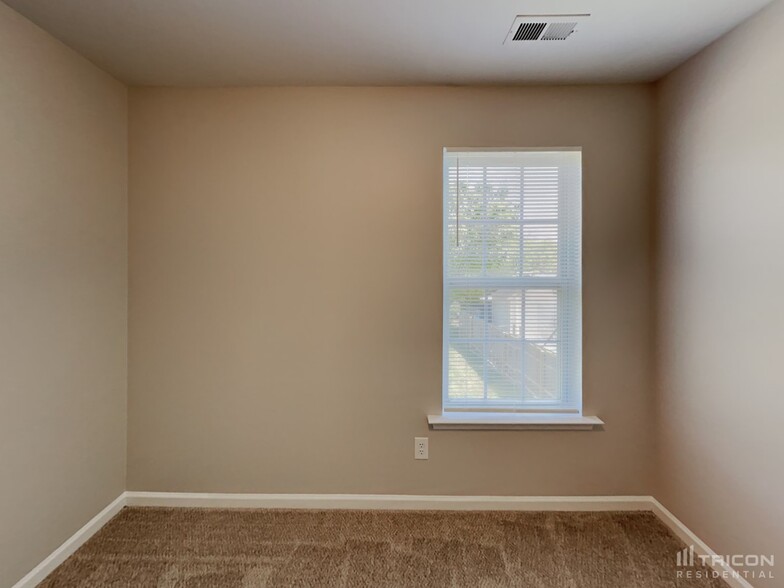 Building Photo - 1325 Rushing Creek Pkwy