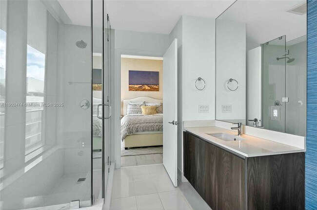 Building Photo - 480 NE 31st St