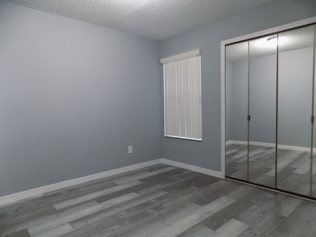 Building Photo - 2735 N Poinciana Blvd