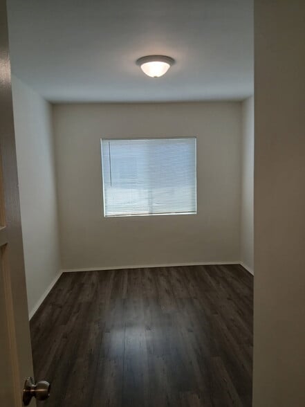 Bedroom - 1728 N Hollywood Way