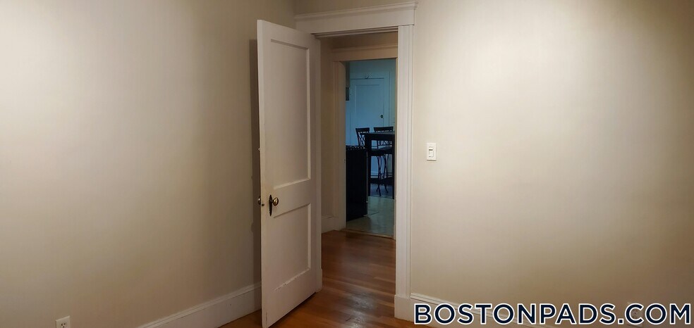 Building Photo - 31-33 Greycliff Rd.