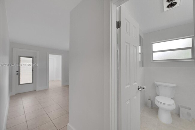 Building Photo - 808 SW 12th Ct
