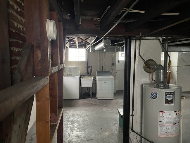 Building Photo - 2 Bedroom 2 Bathroom Single Family Home (B...