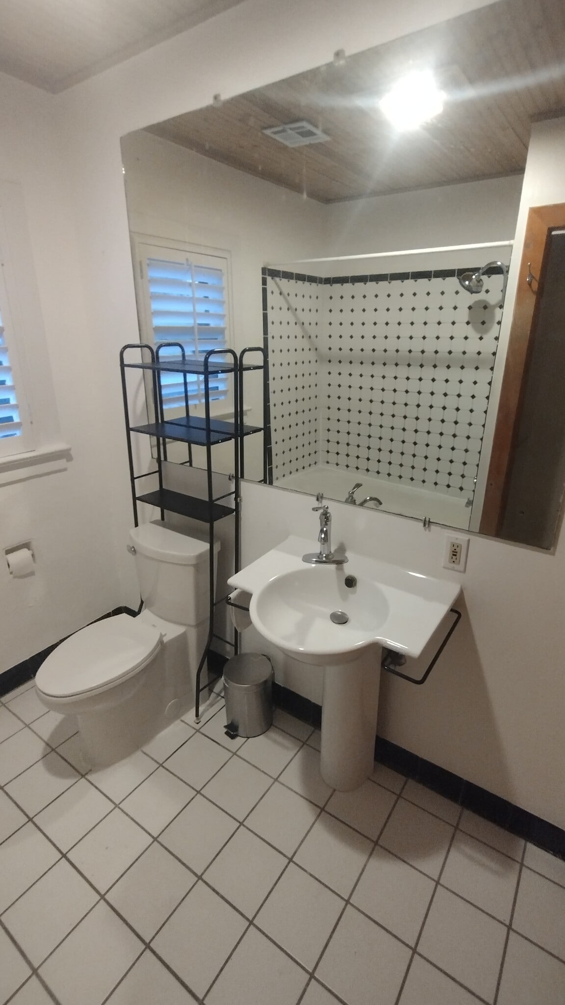 Building Photo - 1445 E 33rd St S