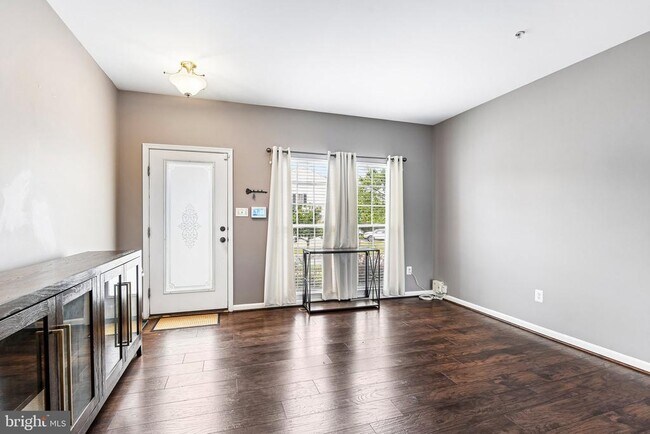 Building Photo - 1701 Hayle Dr