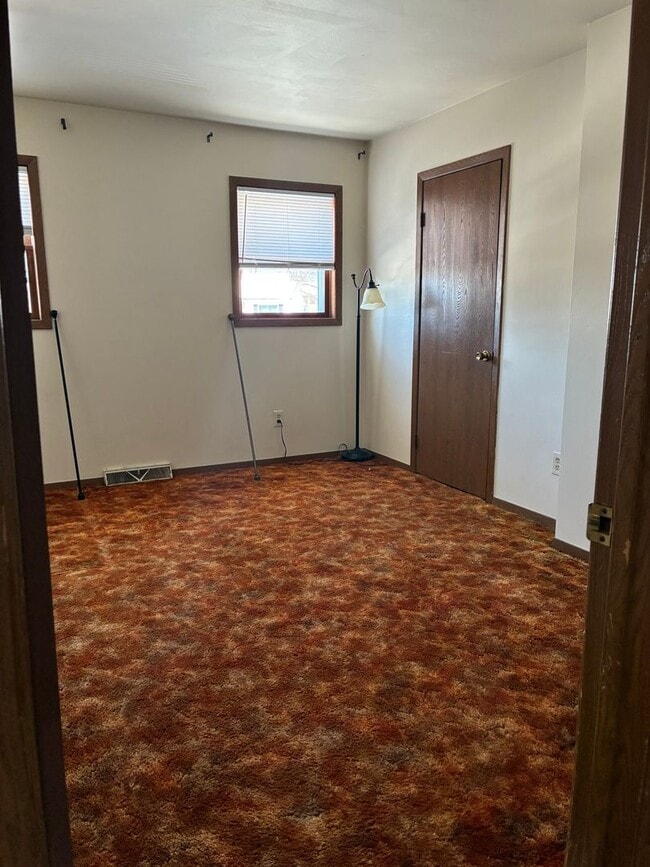 Building Photo - Two Bedroom Townhouse