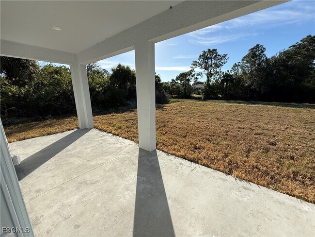 Building Photo - 1014 Lakeside Dr