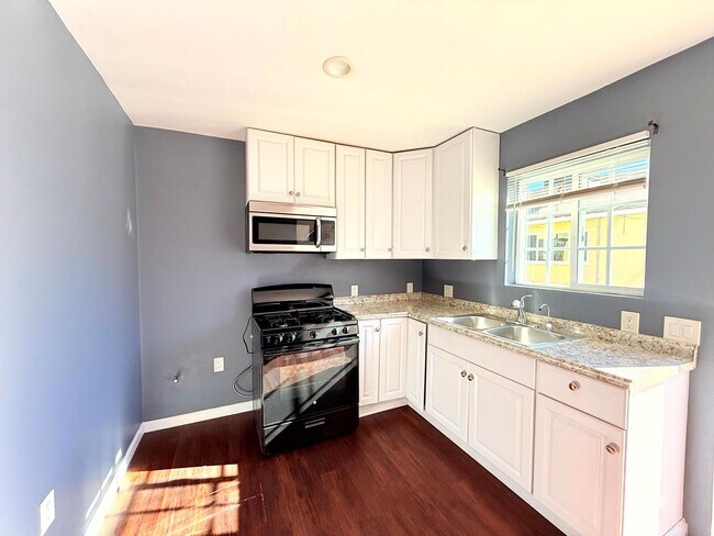 Building Photo - 17535-17537 Baltar Street