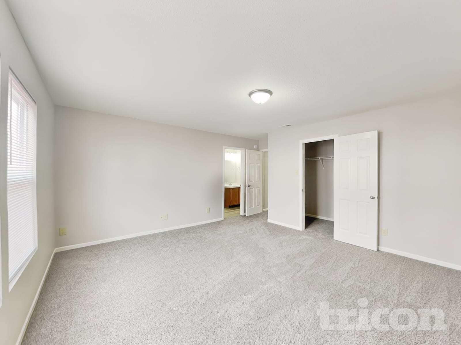 Building Photo - 8039 Retreat Ln
