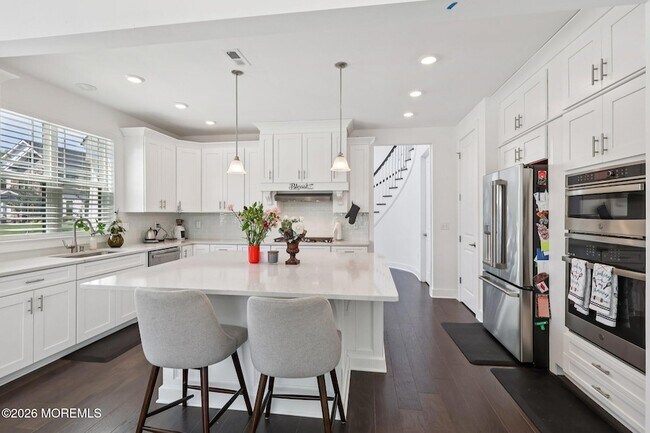 Building Photo - 2 Dogleg Ln