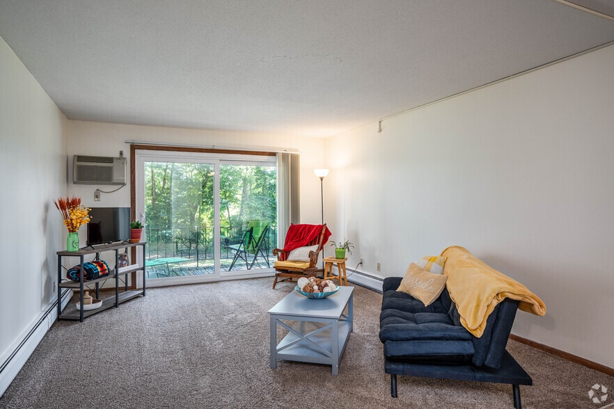 2BR, 1BA - 984SF - Living Room - The Edge Apartments