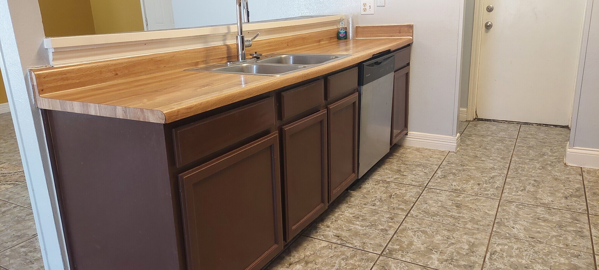 Building Photo - 5859 Sun Farm