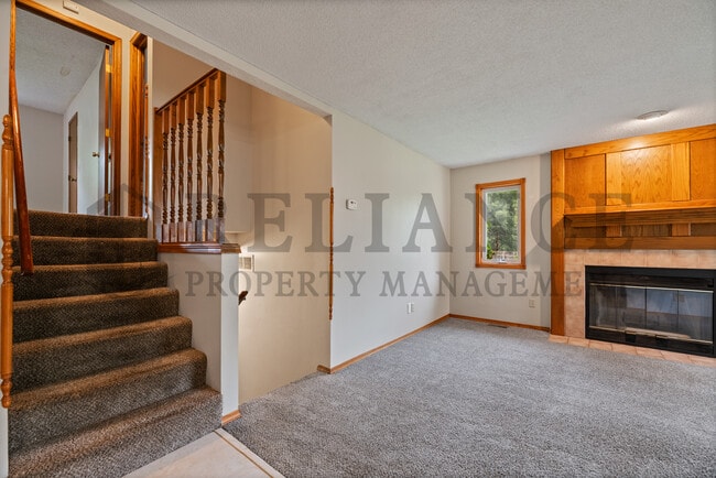 Building Photo - 2013 N Parkridge Ct