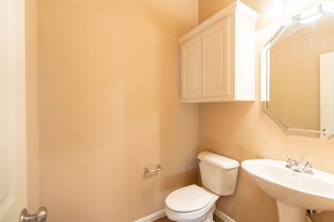 Building Photo - 2505 Vista Oaks Dr