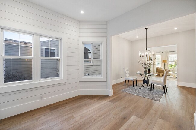 Building Photo - 115 Cuvier St