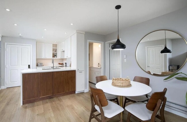 Building Photo - "Chic Beachside Living: 1-Bedroom Retreat ...