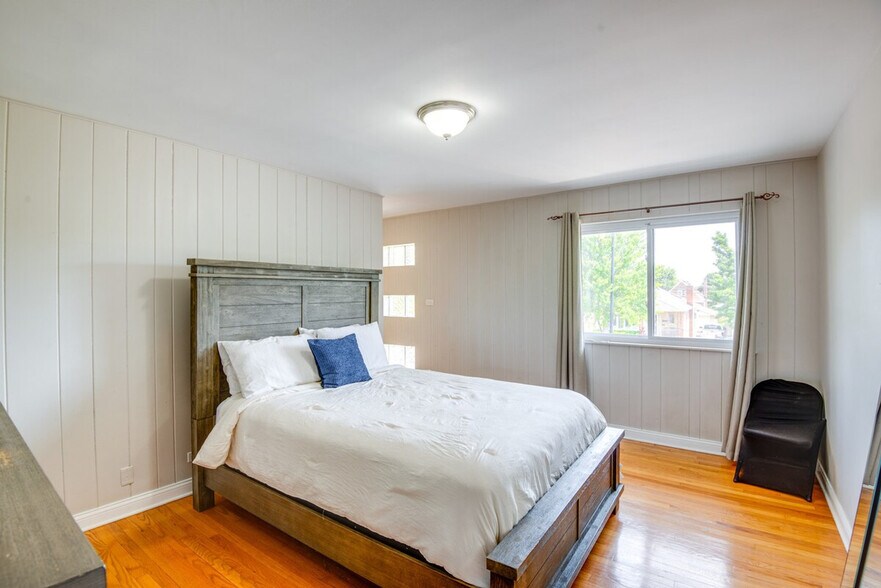 Building Photo - 8136 S Kedzie Ave