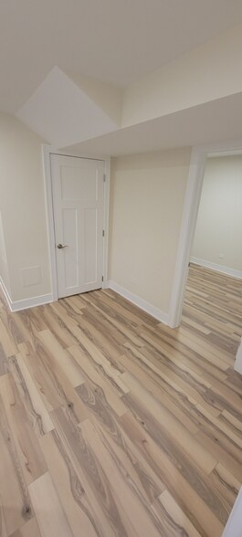 Building Photo - 6119 N Wolcott Ave