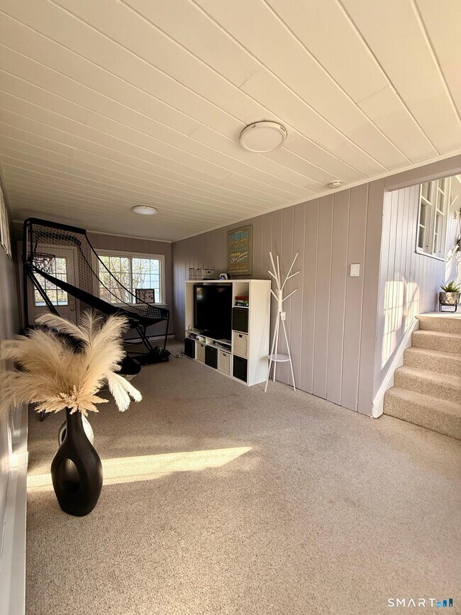 Building Photo - 12 Belaire Dr