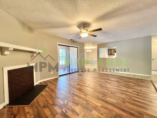 Building Photo - 6008 Village Creek Dr